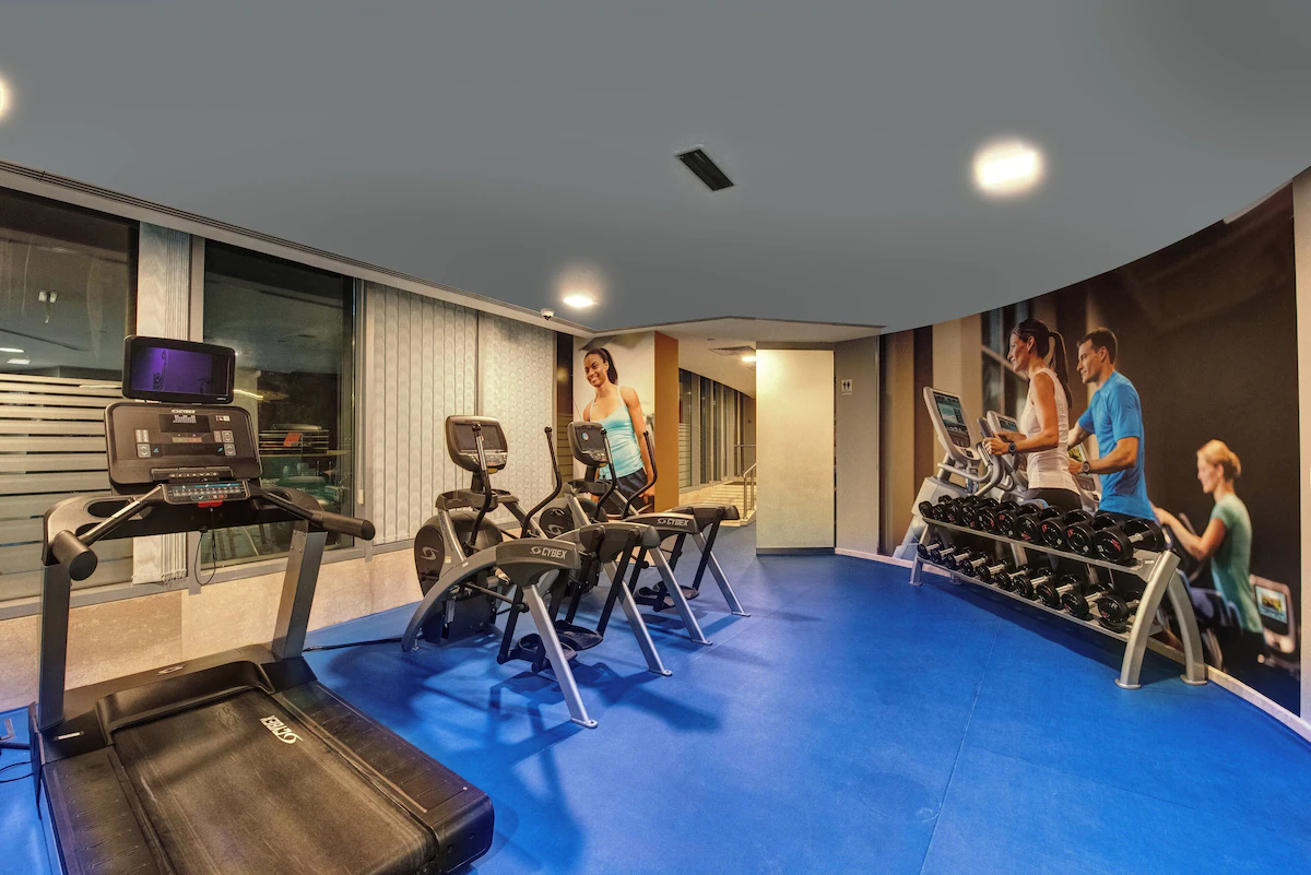 باشگاه هتل کاپتورن دبی